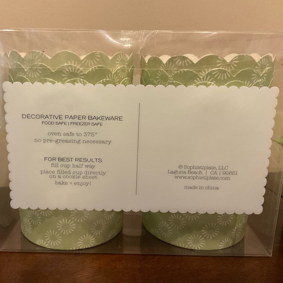 2 New Packages of Large Baking Cups - Green & Blue - Picture 4 of 4